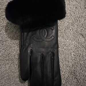 Chanel Chic Black Leather Gloves